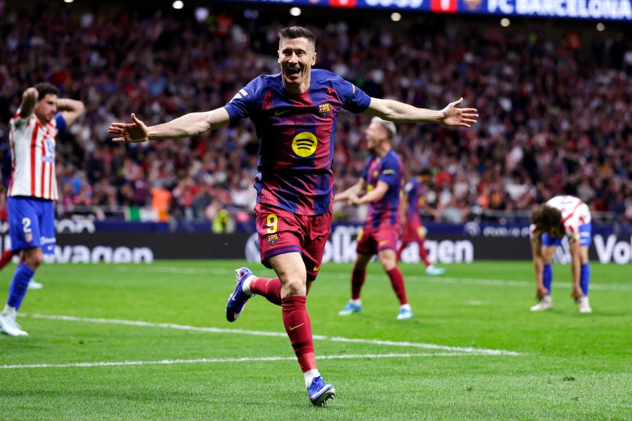 MK体育-西甲-拉什福德破门莱万绝杀 巴萨2-1逆转十人马竞