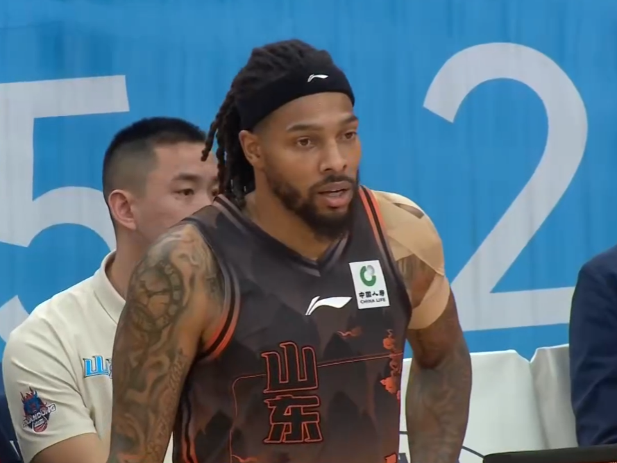 MK体育-8连胜！山东男篮一波流击溃宁波，珀塞尔下起三分雨，鲍威尔回暖